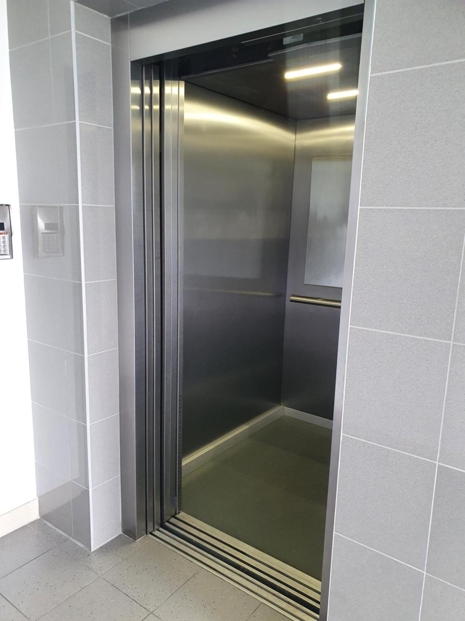 Apartament Wsrod 1000Cy Swiatel - Z Parkingiem W Hali Garazowej- Duzy Balkon Z Lezakami - Piekny Widok Noca Na Panorame Tysiaclecia Katowice Exterior photo